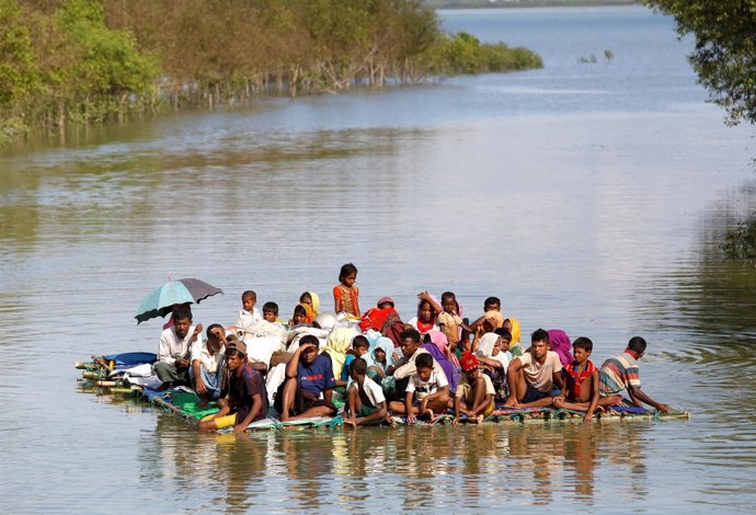 Balsa con refugiados rohingya