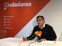 Prendes replica a Fernández que le ve "poco activo" para combatir la decisión política sobre la Variante de Pajares 