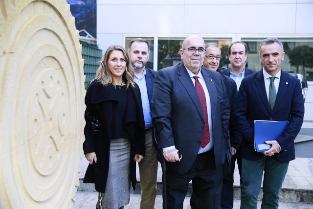 Jesús Oria, consejero de Medio Rural, con su equipo 