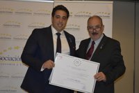 Jonathan Praena (CF Fuenlabrada) recibe la Medalla de Oro Europea al Mérito en el Trabajo