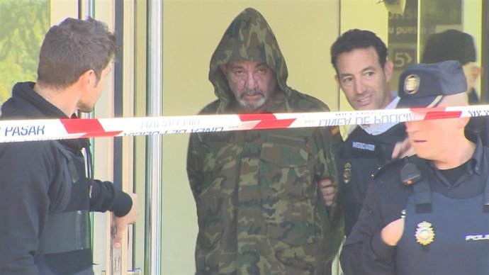 Detención de un hombre que ha atracado con rehenes un banco en Usera (Madrid)