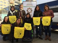 Afectados por enfermedades neuromusculares se movilizan en Pamplona para hacer visibles sus necesidades