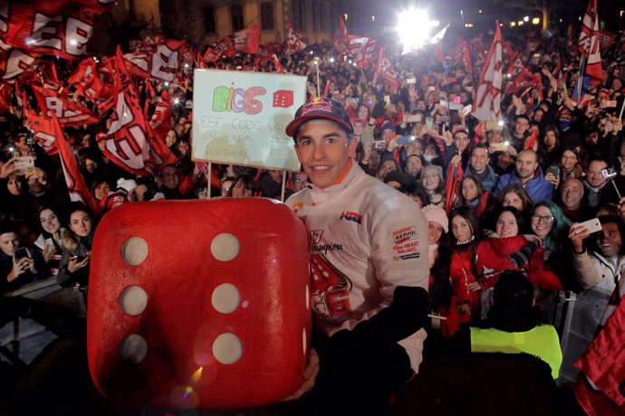 Marc Márquez celebra a lo grande en Cervera su sexto título mundial