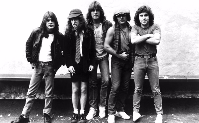 AC/DC (Malcolm Young, Angus Young, Cliff Williams, Brian Johnson, Simon Wright),