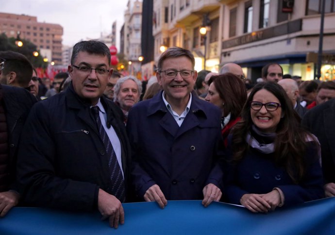 El jefe del Consell, en la marcha junto a Enric Morera y Mónica Oltra