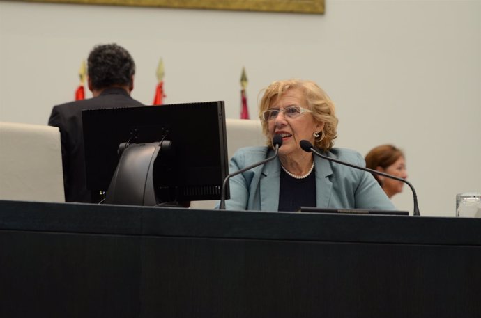 La alcaldesa de Madrid, Manuela Carmena, durante un pleno en el Ayuntamiento