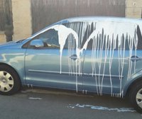 Denuncian "ataques vandálicos" a los coches de la alcaldesa y una edil de Espartinas (Sevilla) "rociados con pintura"