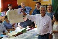 Los primeros resultados de las presidenciales chilenas apuntan a una segunda vuelta con Piñera y Guillier
