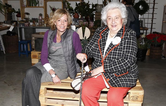 SIMONETA GOMEZ ACEBO Y DOÑA PILAR