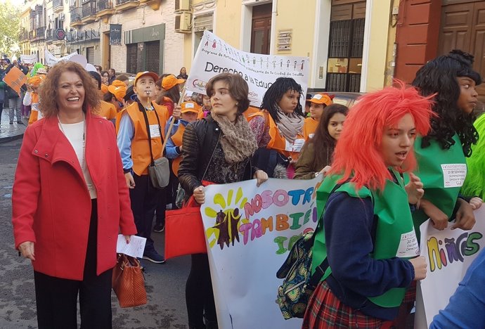 La concejal sevillana Adela Castaño en la celebración del Día Del Niño