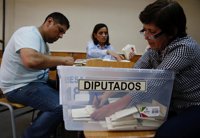 Las coaliciones tradicionales en Chile no logran una mayoría clara en las legislativas