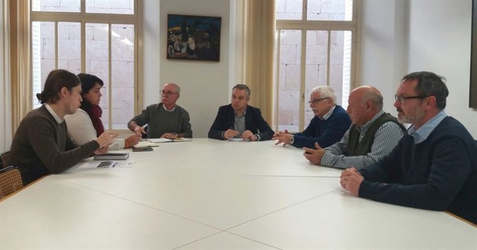 Imagen de la reunión de los grupos de oposición y La Barranca