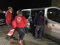 Cáritas da de comer a los inmigrantes llegados en patera este fin de semana a Cartagena