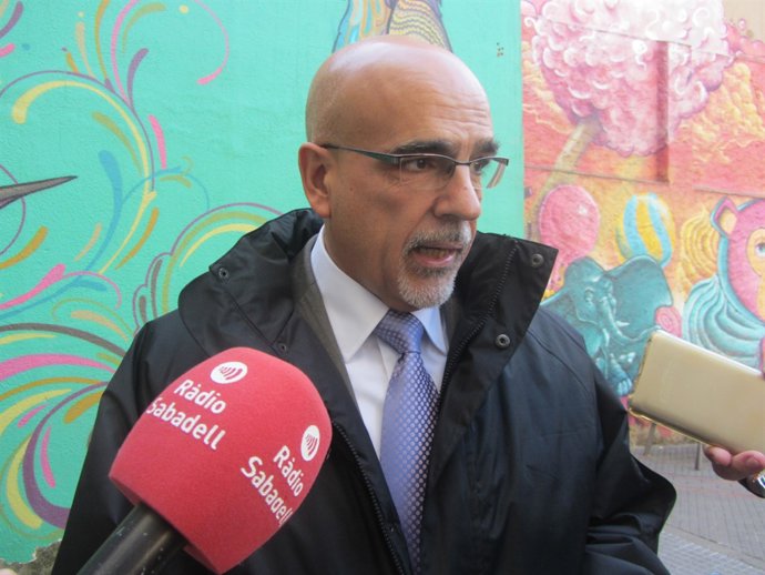 El director de Rodalies Catalunya, Félix Martín, atenent als mitjans