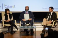 Sáenz de Santamaría aboga por reforzar la ciberseguridad y abordarlo a nivel europeo