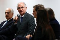 Ledezma advierte a Maduro de que no busca "un exilio dorado" sino "hacer rugir" a la oposición