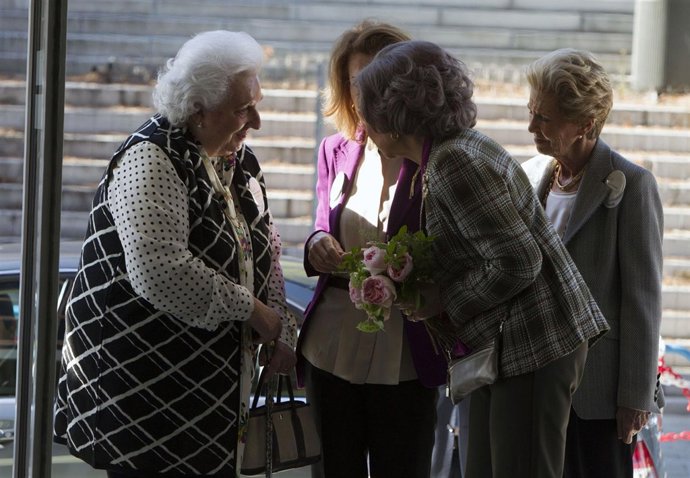 Doña Sofía con la Infanta Pilar