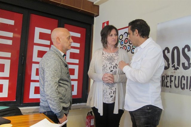 Andrés conversa con González antes de la rueda de prensa