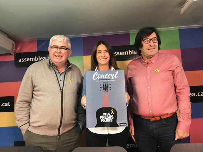 A. Alcoberro i L. Puchal (ANC) amb la productora G. Recoder