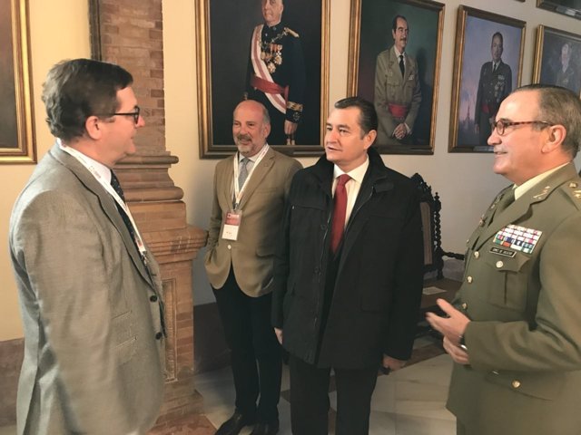 Sanz destaca el "potencial" de Andalucía en la industria de defensa