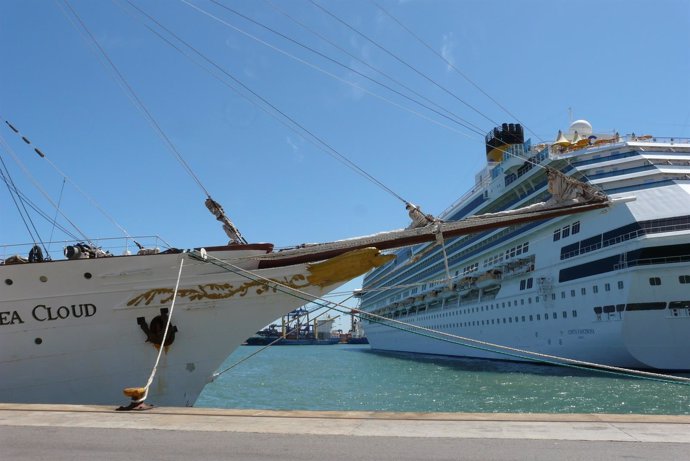 Imagen de un crucero en el Puerto de Valencia