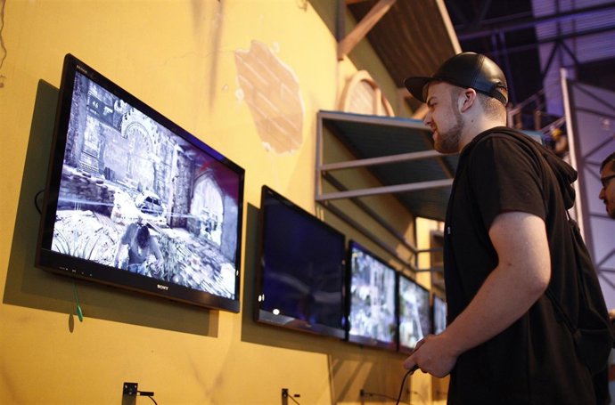 Videojuegos, consolas, realidad virtual, jugando