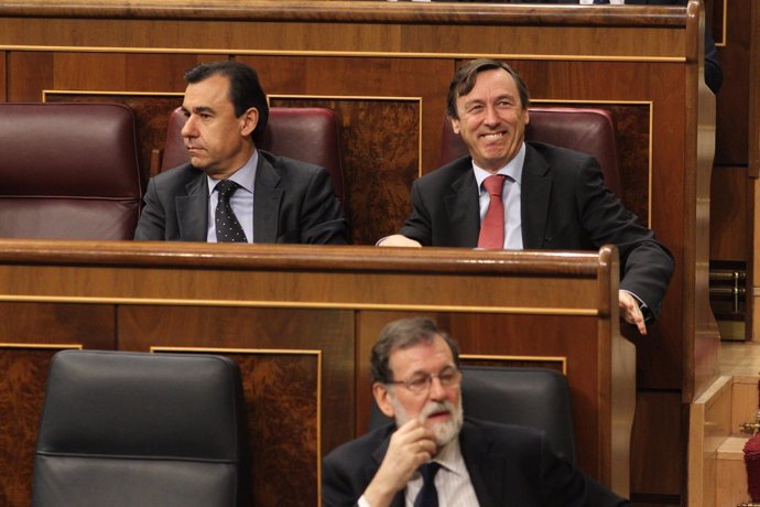 Rajoy y Rafael Hernando en el Congreso