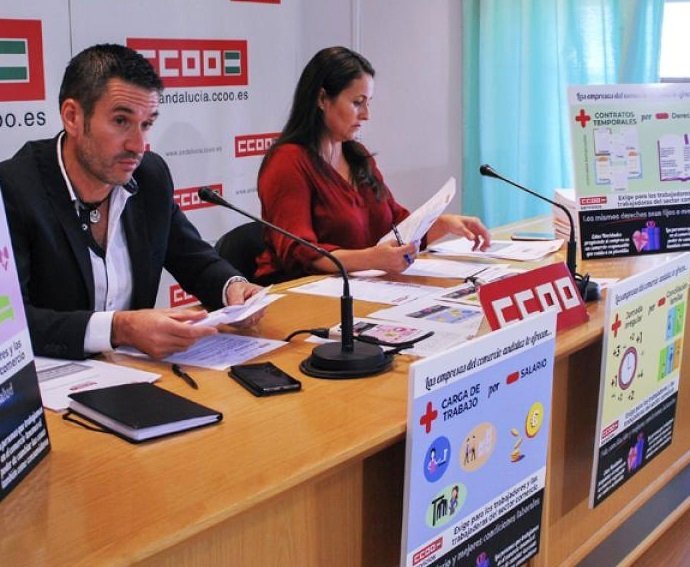 Iñigo Vicente y Esther Izquierdo, en rueda de prensa en CCOO-A.