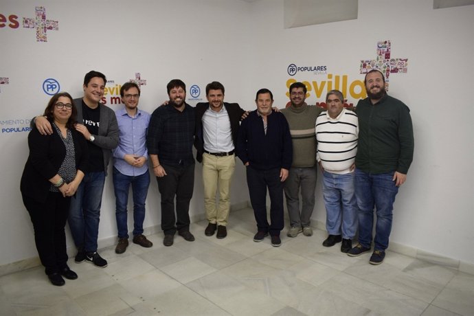 El PP se reúne con los colectivos de discapacitados auditivos.