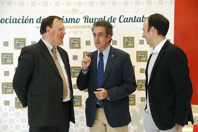 Sala Griega Del Palacio De Festivales El Consejero De Innovación, Industria, Tur