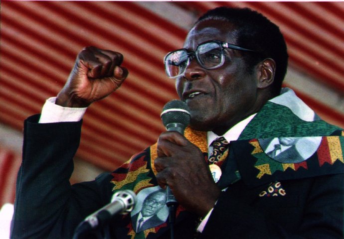 Robert Mugabe durante un discurso en Zimbabue, 1996