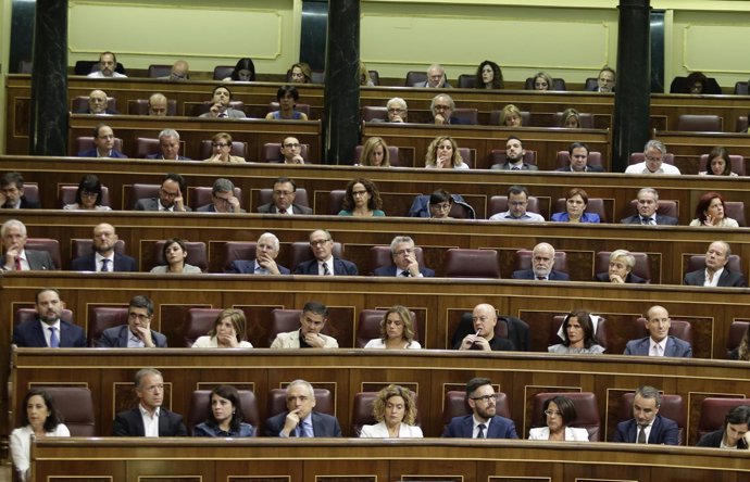 Margarita Robles y diputados del PSOE 