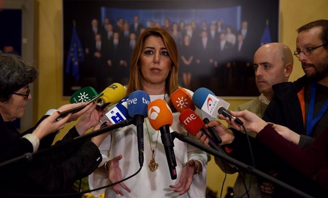 Susana Díaz atiende a los medios en la Unión Europea
