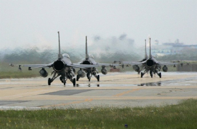 Aviones De Combate De EEUU En Una Base Aérea