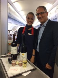 Organizan una cata de vinos de Tenerife a 30.000 pies de altitud durante un vuelo de Iberia Express