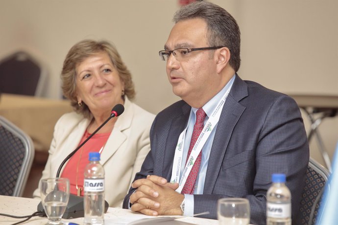 Pilar González de Frutos y Luis Enrique Bandera, presidente de FIDES