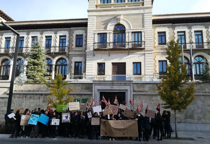 Protesta del alumnado del Conservatorio de Música Victoria Eugenia 