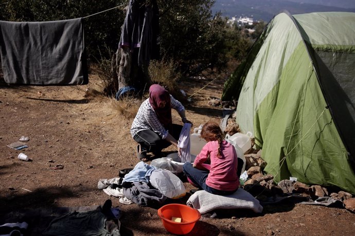 Migrantes en un campamento improvisado en Samos