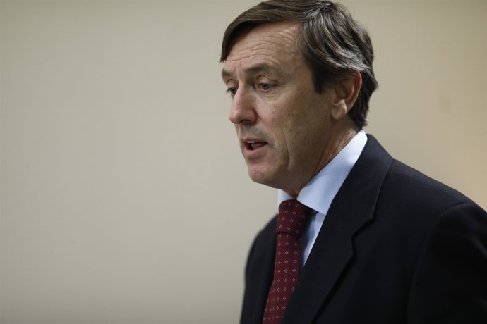 Rafael Hernando en roda de premsa al Congrés