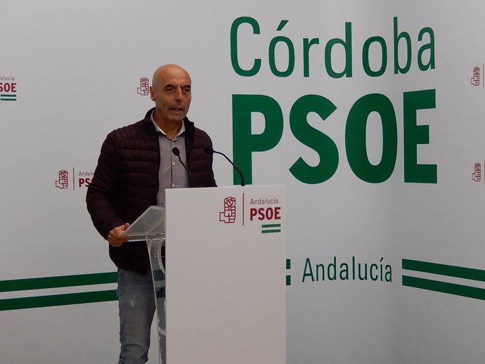 Hurtado (PSOE) en la sede del PSOE de Córdoba