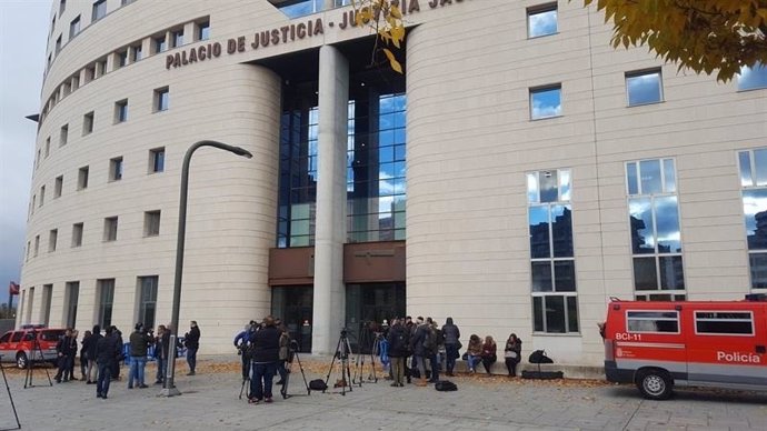 Palacio de Justicia durant el juí per violació grupal en Sanfermines