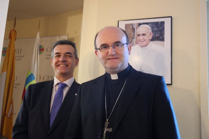 El rector de la Universidad CEU San Pablo y el obispo de San Sebastián