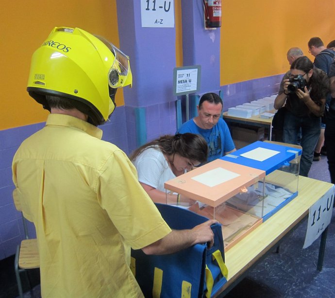 Voto por correo (Colegio Santa Marta. L'Hospitalet de Llobregat)