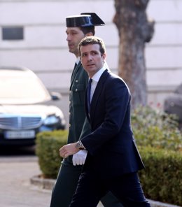 Pablo Casado en la capilla ardiente de Maza