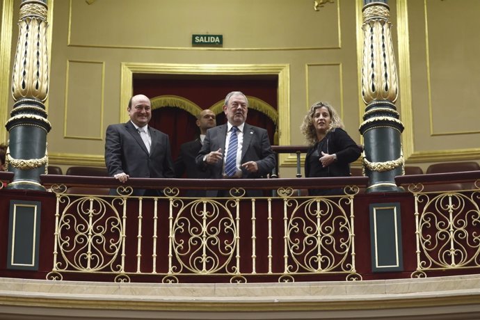 Pedro Azpiazu y Andoni Ortúzar en el pleno del Congreso sobre el cupo vasco