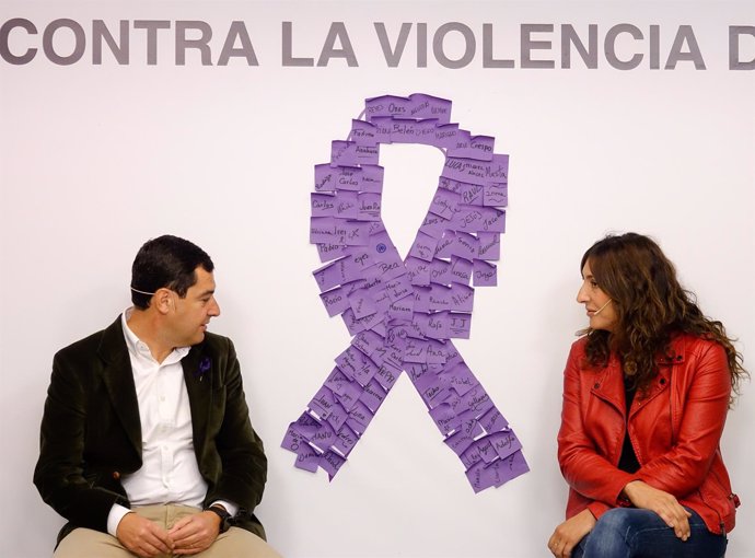 Juanma Moreno y Loles López, hoy en un acto del PP-A por el 25N