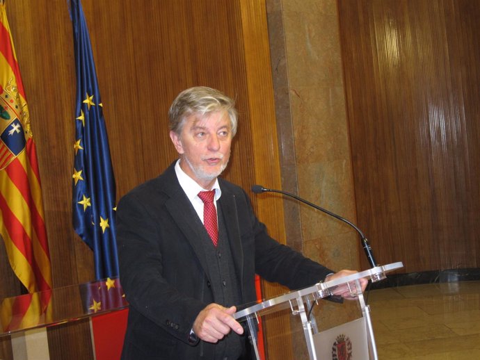 El alcalde Pedro Santisteve, hoy en el Ayuntamiento de Zaragoza