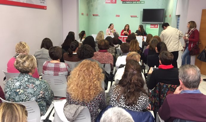 Verónica Pérez y Elena Ruiz en el Consejo de la Mujer del PSOE de Sevilla