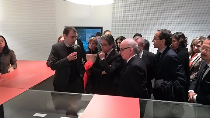 El delegado del Gobierno E.Millo inaugura una exposición sobre Cervantes