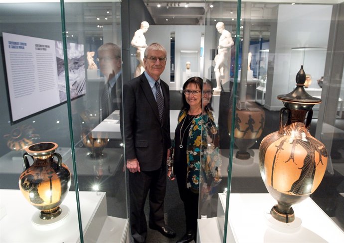 R.Lambert (British Museum) i I.Durán (Fund.Bancària La Caixa)